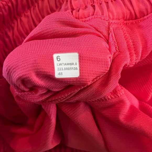 Lululemon Hotty Hot High-Rise Lined Short 2.5"
Lip Gloss | size 6 - Picture 7 of 10